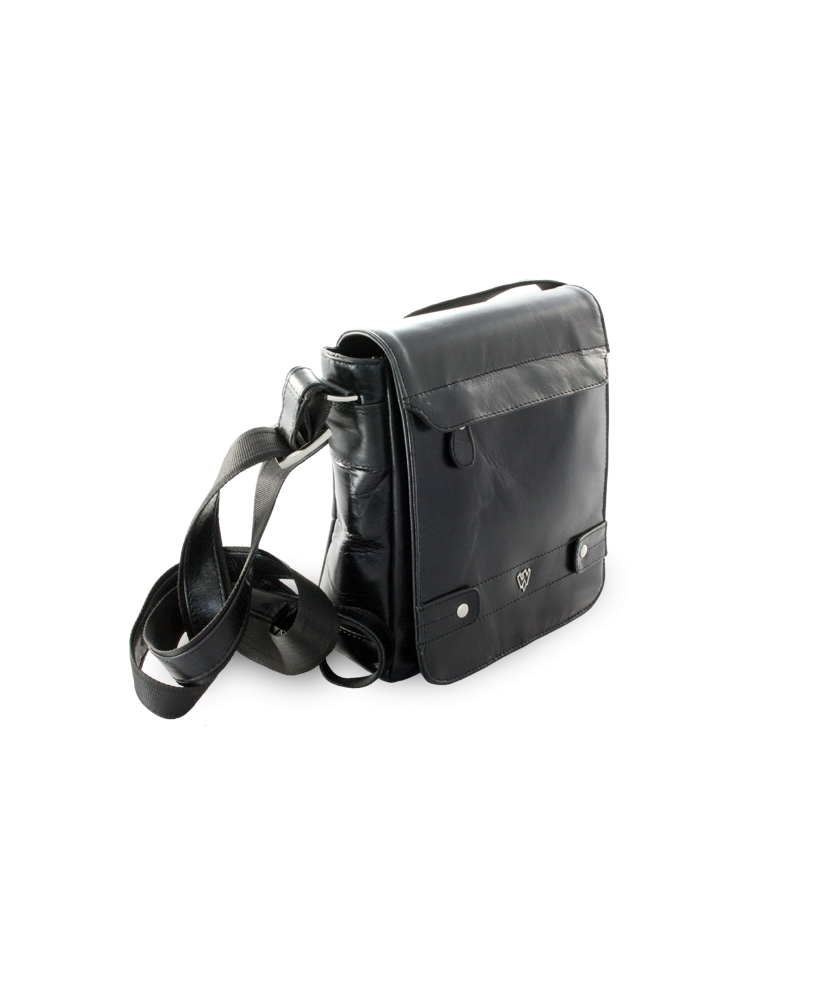Malý černý pánský kožený crossbag s klopnou 215-1701-60 CRU